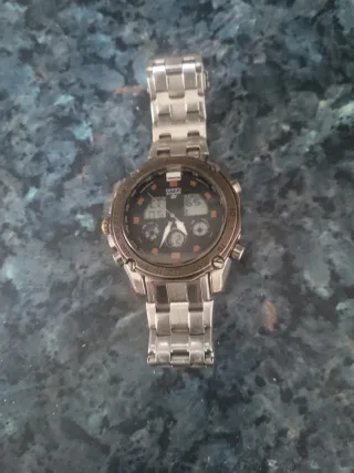 Reloj Casio Edifice Dorado y Plateado