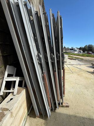 Portón de cochera metálico