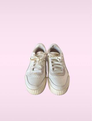 Zapatillas Puma Carina Lift beige y rosa