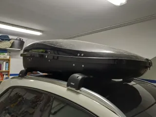 Baúl de coche y soportes Thule