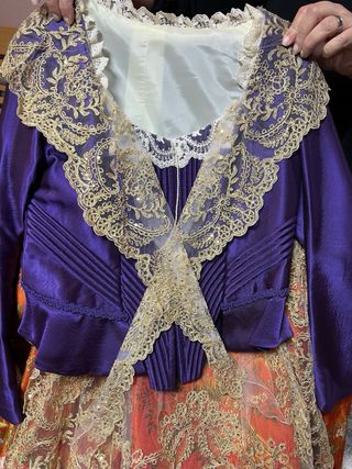 Traje de Fallera naranja y dorado