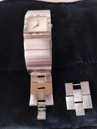 Reloj Guess de mujer.