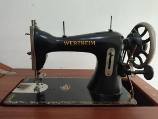 Máquina de coser antigua Wertheim