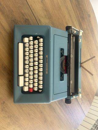 Máquina de escribir Olivetti Studio 46