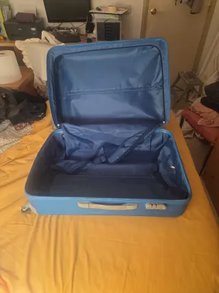 3 Maletas: Mediana 20kg, Grande 30kg y bolsa 20 kg