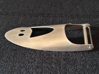 Pelapatate divertente con faccia sorridente