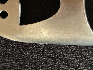 Pelapatate divertente con faccia sorridente