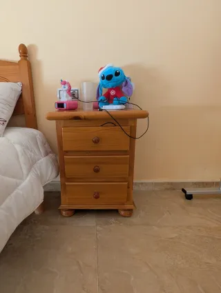 Habitación madera maciza y cama articulada