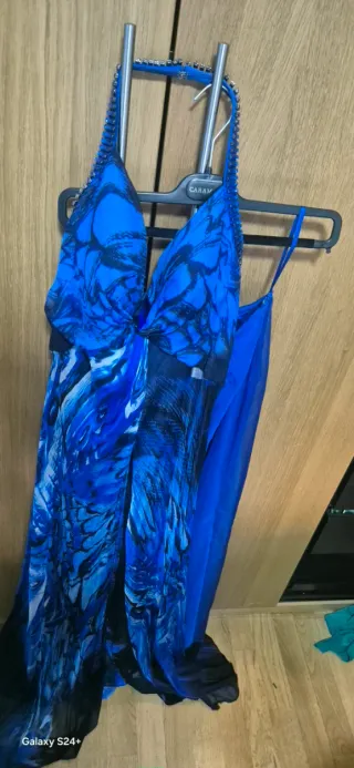 Vestido largo azul con estampado