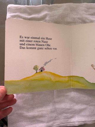 Lote libros, conejo y cesta para huevos pascua