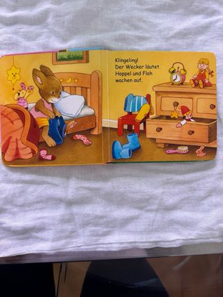 Lote libros, conejo y cesta para huevos pascua