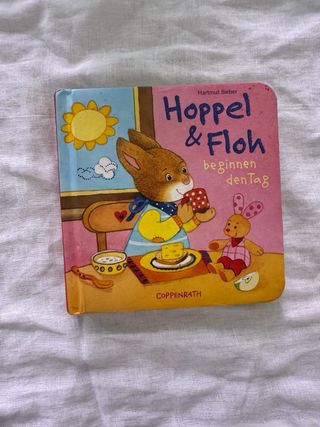 Lote libros, conejo y cesta para huevos pascua