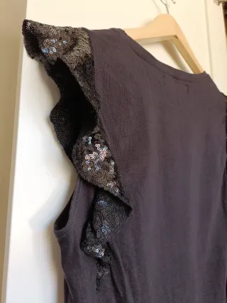 Top negro volantes lentejuelas T.L