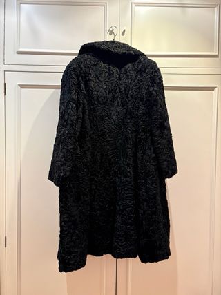 Abrigo de Astracán Negro Real.