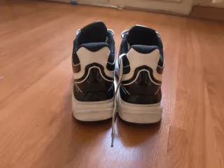 Zapatillas Karl Lagerfeld Negras y Blancas