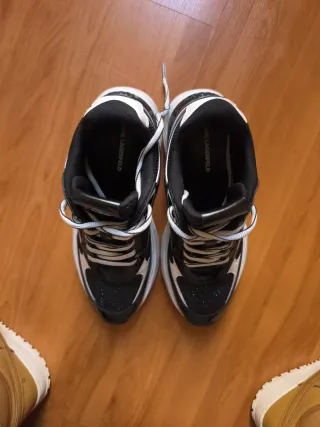 Zapatillas Karl Lagerfeld Negras y Blancas