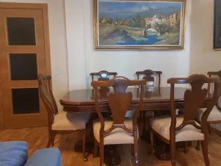 6 Sillas tapizadas en color amarillo de comedor.