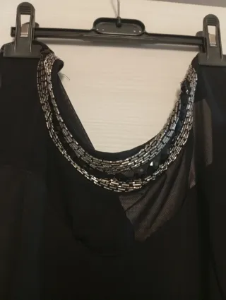 Tubino nero con dettagli gioiello