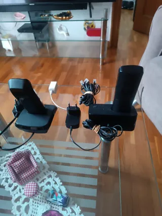 Teléfonos fijos Motorola y Philips negros