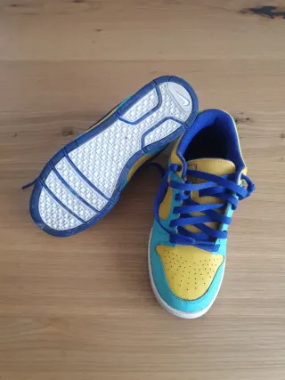Zapatillas Nike niño/niña azul y amarillo