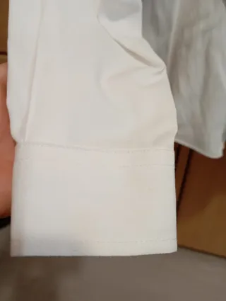 Traje de comunión azul marino con detalles dorados