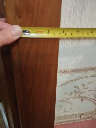 Puerta de salón de madera con cristal