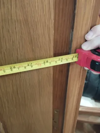 Puerta de salón de madera con cristal