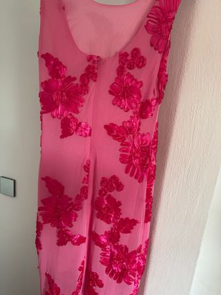 Vestido fiesta rosa con flores