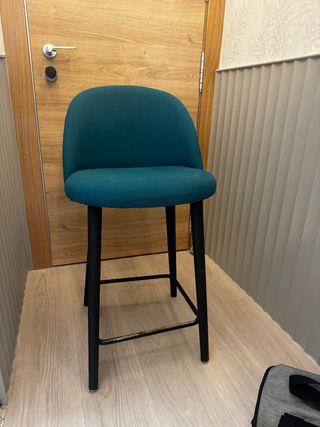Taburete alto tapizado verde petróleo