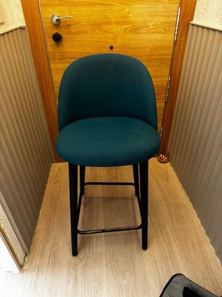 Taburete alto tapizado verde petróleo
