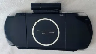 PSP 3004 con juego y funda Phineas y Ferb