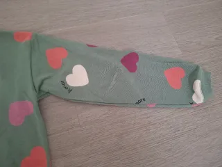 Sudadera verde con corazones, Sfera, t. 11-12 años