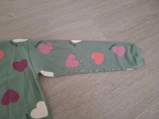 Sudadera verde con corazones, Sfera, t. 11-12 años