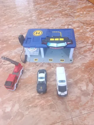 Parking con luces, sonido y walkie talkie