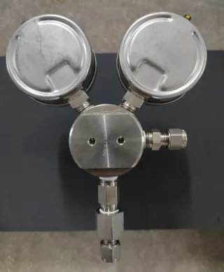 Regulador de presión Swagelok.