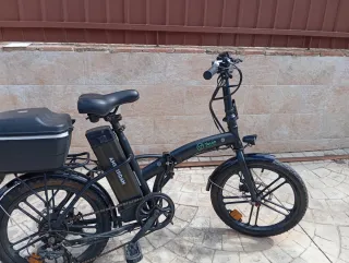 Bicicleta eléctrica plegable negra