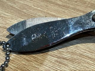 Cortaúñas vintage con llavero pez