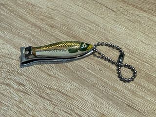 Cortaúñas vintage con llavero pez