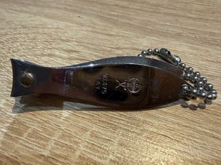 Cortaúñas vintage con llavero pez