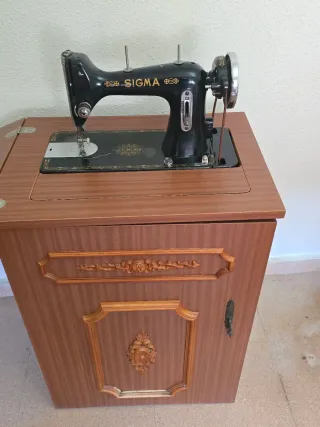 Máquina de coser Sigma antigua