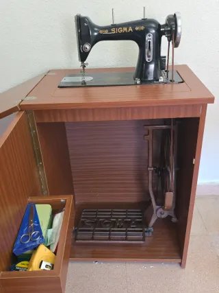 Máquina de coser Sigma antigua