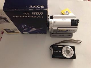 Lote: Videocámara Sony + Cámara Casio