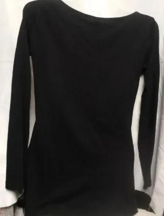 Camiseta Stradivarius Negra con Rosa