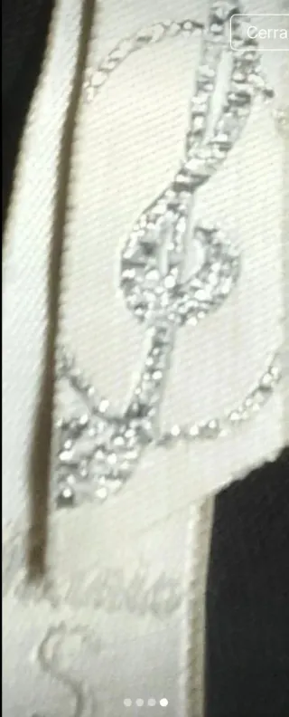 Camiseta Stradivarius Negra con Rosa