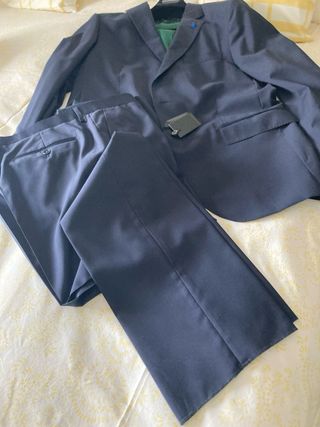 Purificación García Traje Azul Marino Hombre