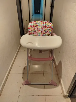 Trona de bebé con estampado colorido