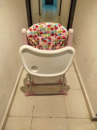 Trona de bebé con estampado colorido