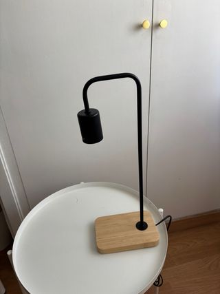 Lámpara de mesa moderna