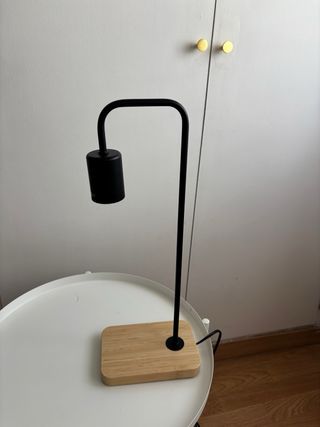 Lámpara de mesa moderna