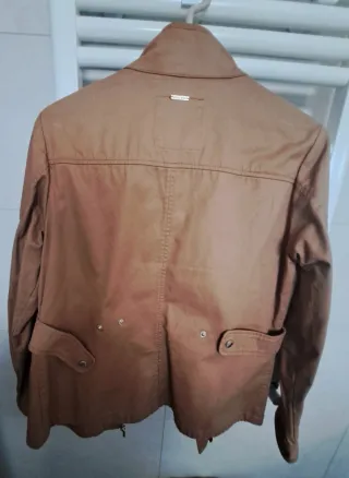 Chaqueta corta color camel marca Tintoretto
